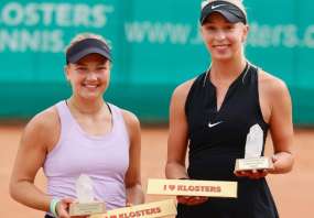 Jenny Dürst (links)