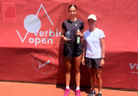 Elsa Bonelli (links)