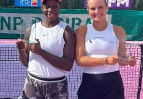 Alina Granwehr (rechts)