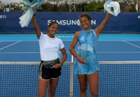 Naïma Karamoko (rechts)