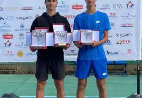 Adam Knis (rechts)
