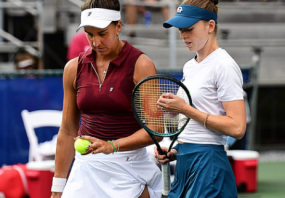 Simona Waltert (rechts)