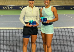 Naïma Karamoko (rechts)
